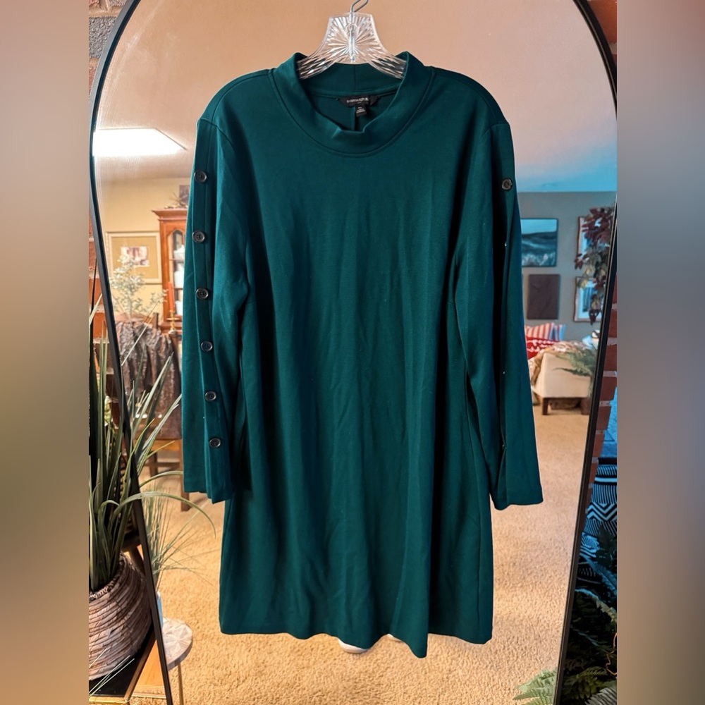 Deep green dress from Banana Republic. Size XL. Worn only a of times.